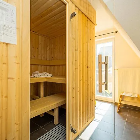 Mine Heimat Een, Moderne Und Komfortable Reet-doppelhaushaelfte Fuer 4 Personen In * Zingst