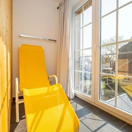 Mine Heimat Een, Moderne Und Komfortable Reet-doppelhaushaelfte Fuer 4 Personen In Semesterbostad Zingst