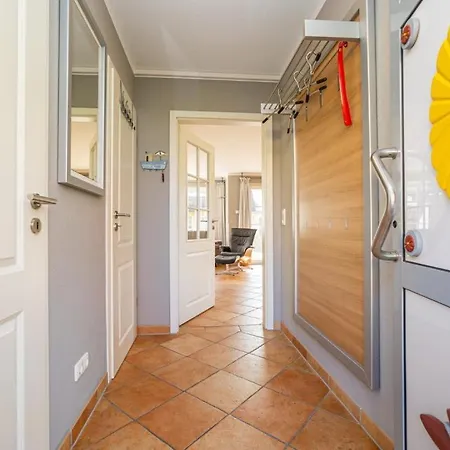 Mine Heimat Een, Moderne Und Komfortable Reet-doppelhaushaelfte Fuer 4 Personen In Vakantiehuis