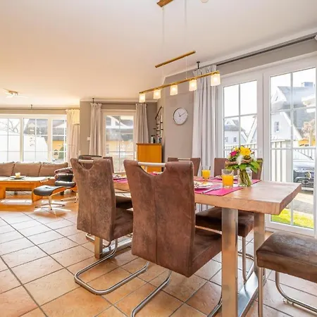 Mine Heimat Een, Moderne Und Komfortable Reet-doppelhaushaelfte Fuer 4 Personen In Vakantiehuis *