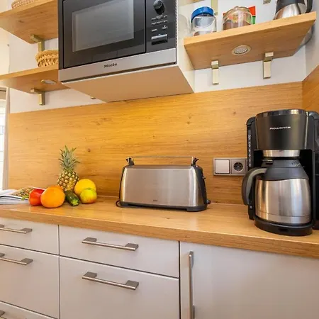 Mine Heimat Een, Moderne Und Komfortable Reet-doppelhaushaelfte Fuer 4 Personen In * Zingst