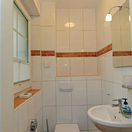 Mine Heimat Een, Moderne Und Komfortable Reet-doppelhaushaelfte Fuer 4 Personen In * Zingst