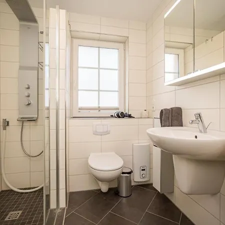 Mine Heimat Een, Moderne Und Komfortable Reet-doppelhaushaelfte Fuer 4 Personen In Zingst