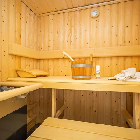 Vakantiehuis Mine Heimat Een, Moderne Und Komfortable Reet-doppelhaushaelfte Fuer 4 Personen In *