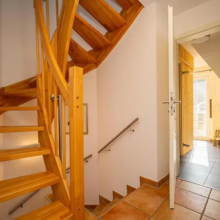 Mine Heimat Een, Moderne Und Komfortable Reet-doppelhaushaelfte Fuer 4 Personen In *