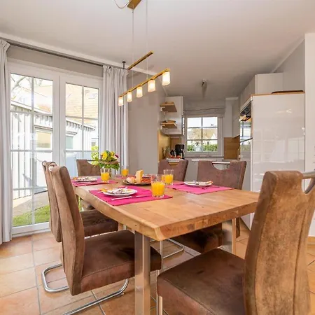 Mine Heimat Een, Moderne Und Komfortable Reet-doppelhaushaelfte Fuer 4 Personen In Vakantiehuis *