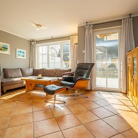 Mine Heimat Een, Moderne Und Komfortable Reet-doppelhaushaelfte Fuer 4 Personen In Vakantiehuis *
